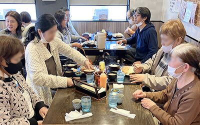 お楽しみ会の食事会